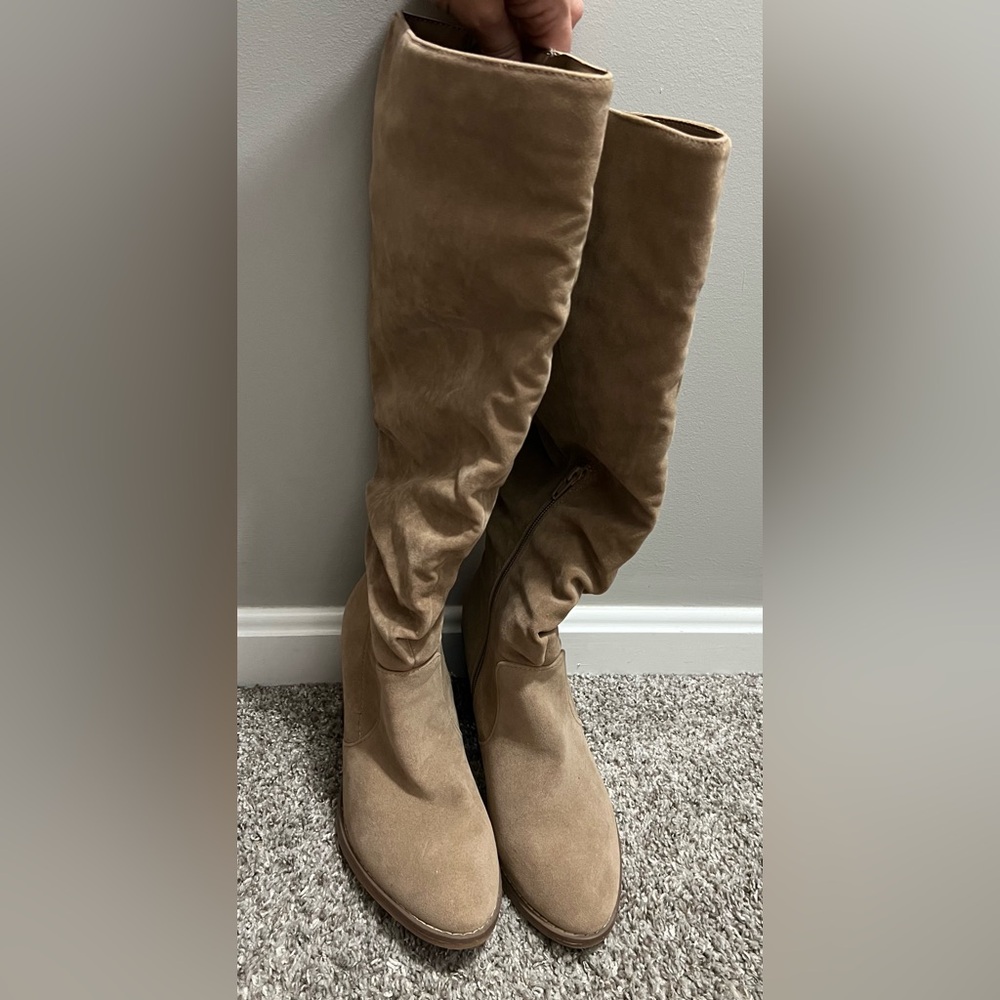 Stylish Tan Suede Boots